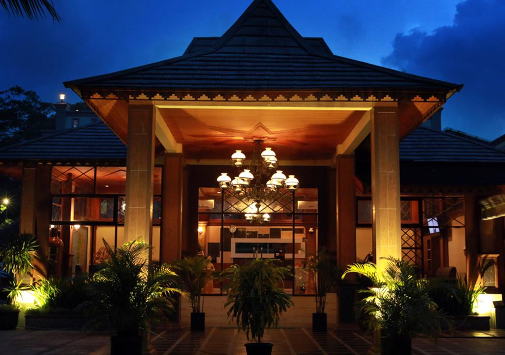 Green Tropical Village Hotel & Resort