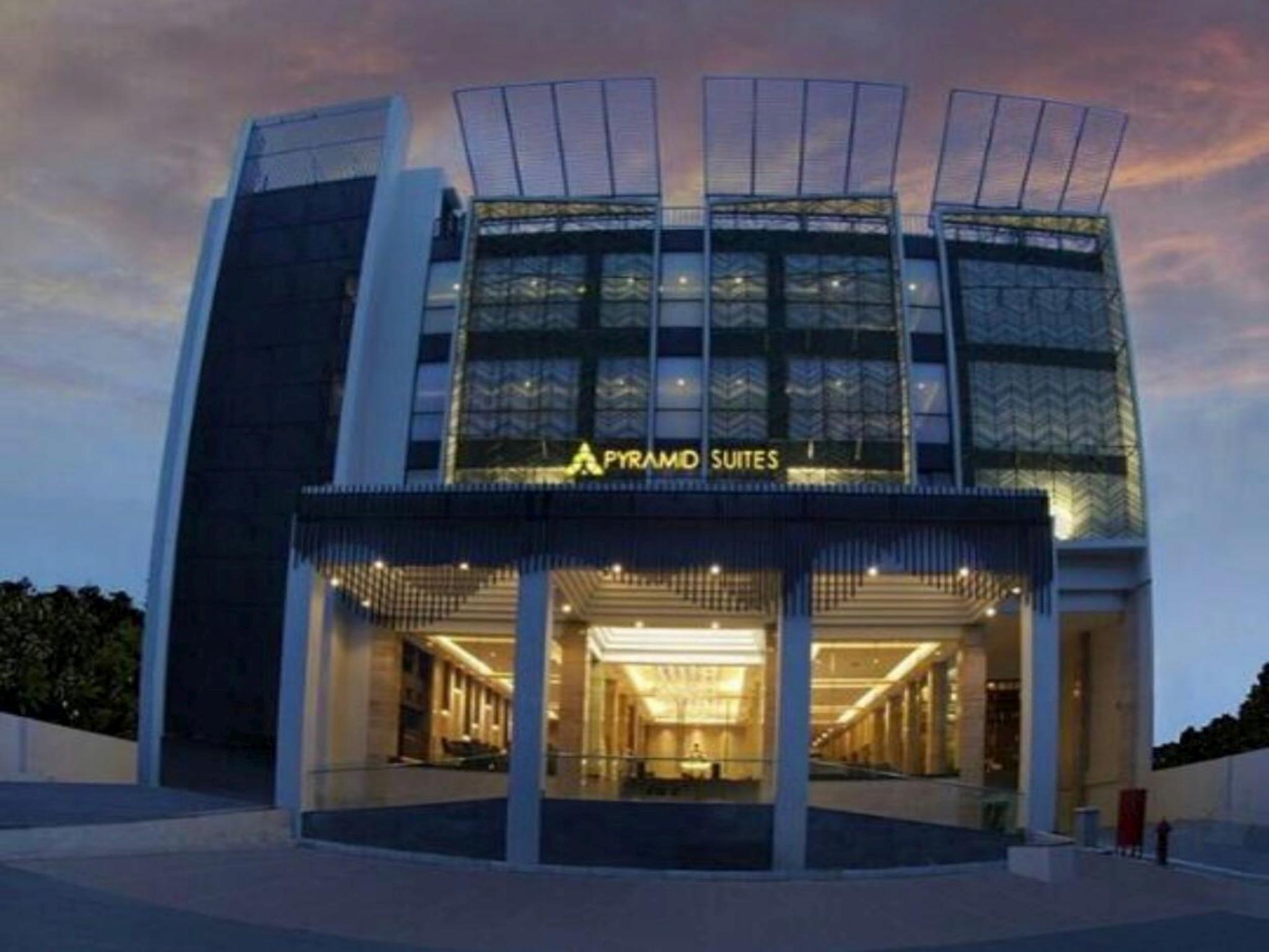 Pyramid Suites