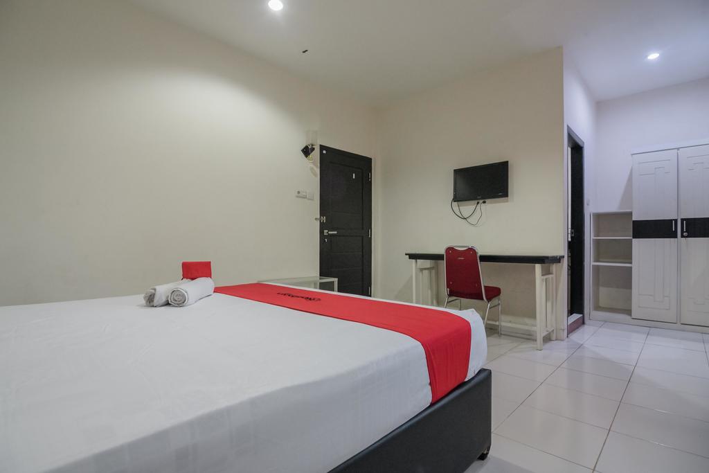 RedDoorz near Jamtos Jambi Hotel Murah